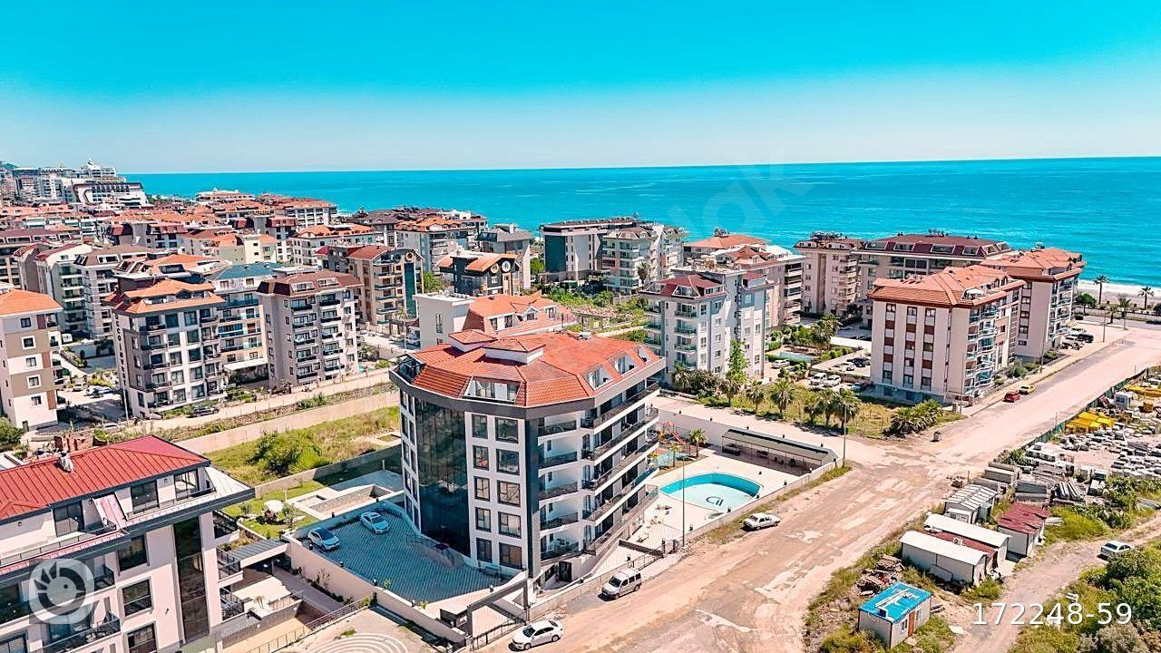 ALANYA KESTEL'DE DENİZE 50 M HAVUZLU SİTEDE EŞYALI 2+1