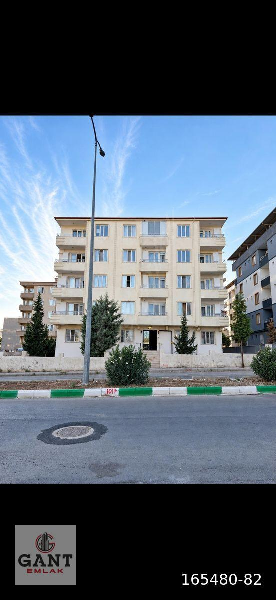 KİLİS ÜNİVERSİTE CİVARI KUZEY DOĞU CEPHE SATILIK 2+1 DAİRE