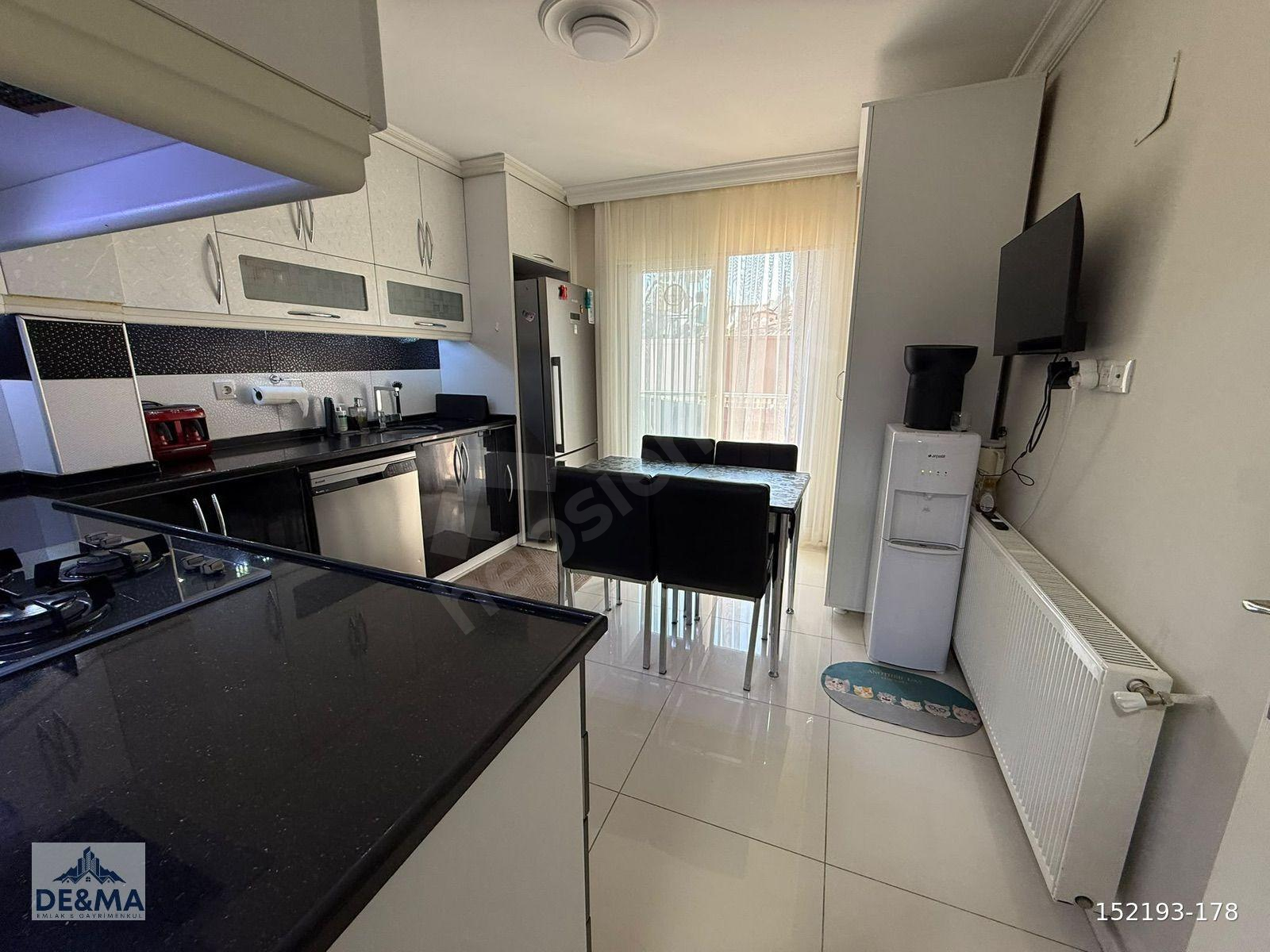 Kurudere caddesi civarı 5+1 dubleks daire