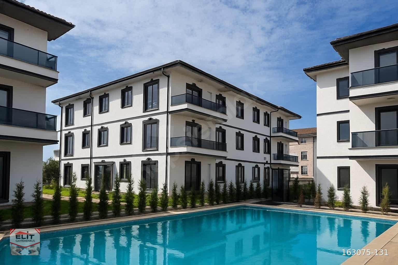 ÇİFT HAVUZLU DENİZE SIFIR SİTE İÇERİSİNDE 2+1 MUTFAK AYRI DAİRE