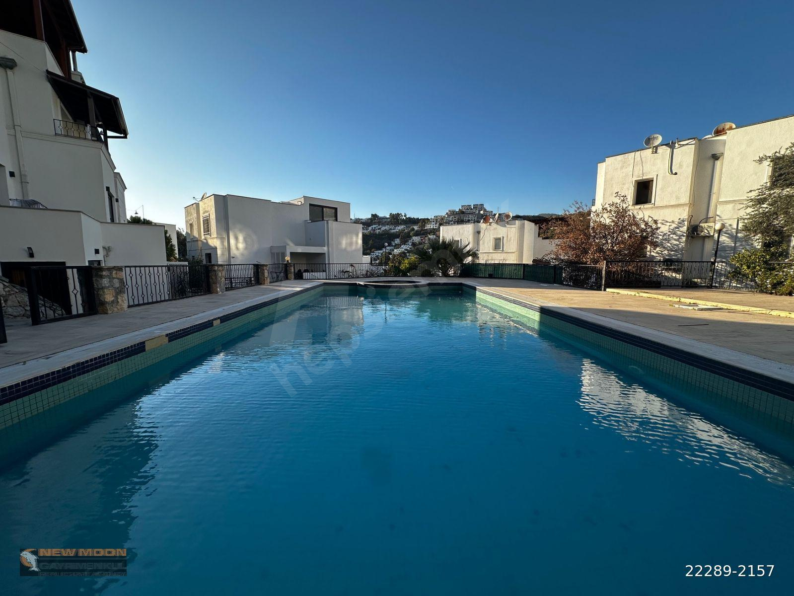 Bodrum Oasis Avm Civarı Havuzlu Site İçi Dubleks Daire