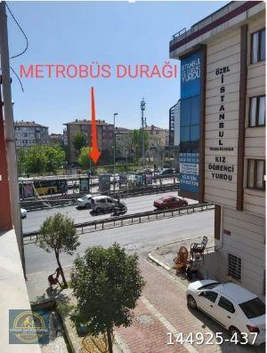 AVCILAR ŞÜKRÜBEY DE METROBÜS KARŞISI SATILIK 2+1 ARA KAT DAİRE