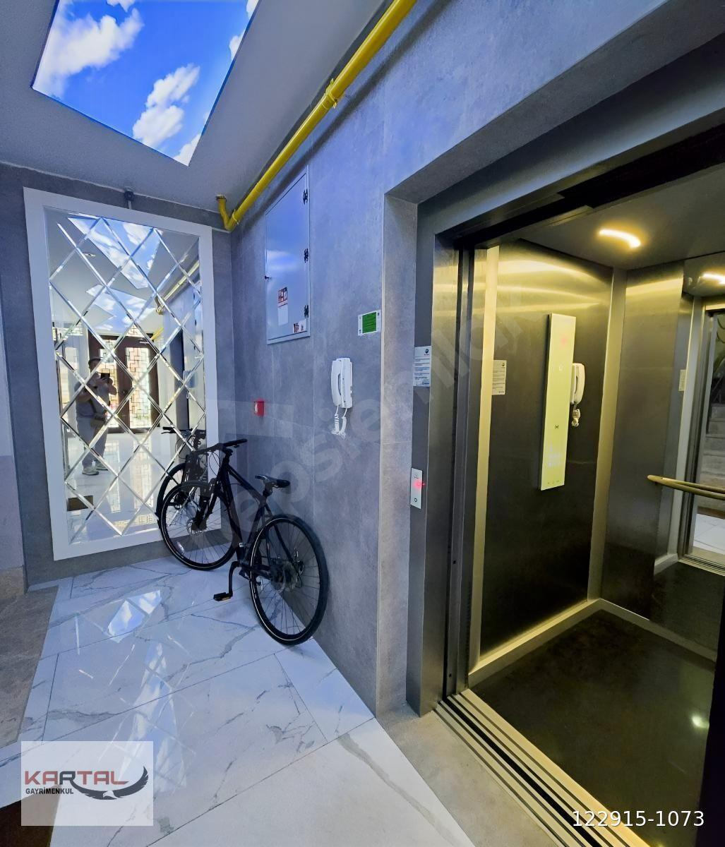 ÖMÜREVLERİ TRANVAYA YAKIN SATILIK 3+1 DAİRE.