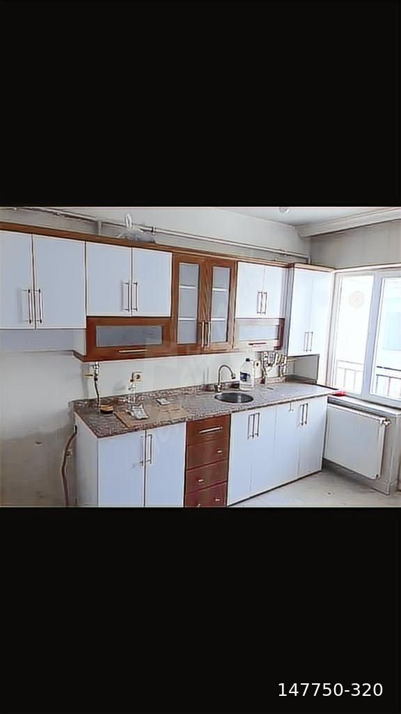 Sivas caddesine yakın 3 katlı bina ara kat kiralık daire