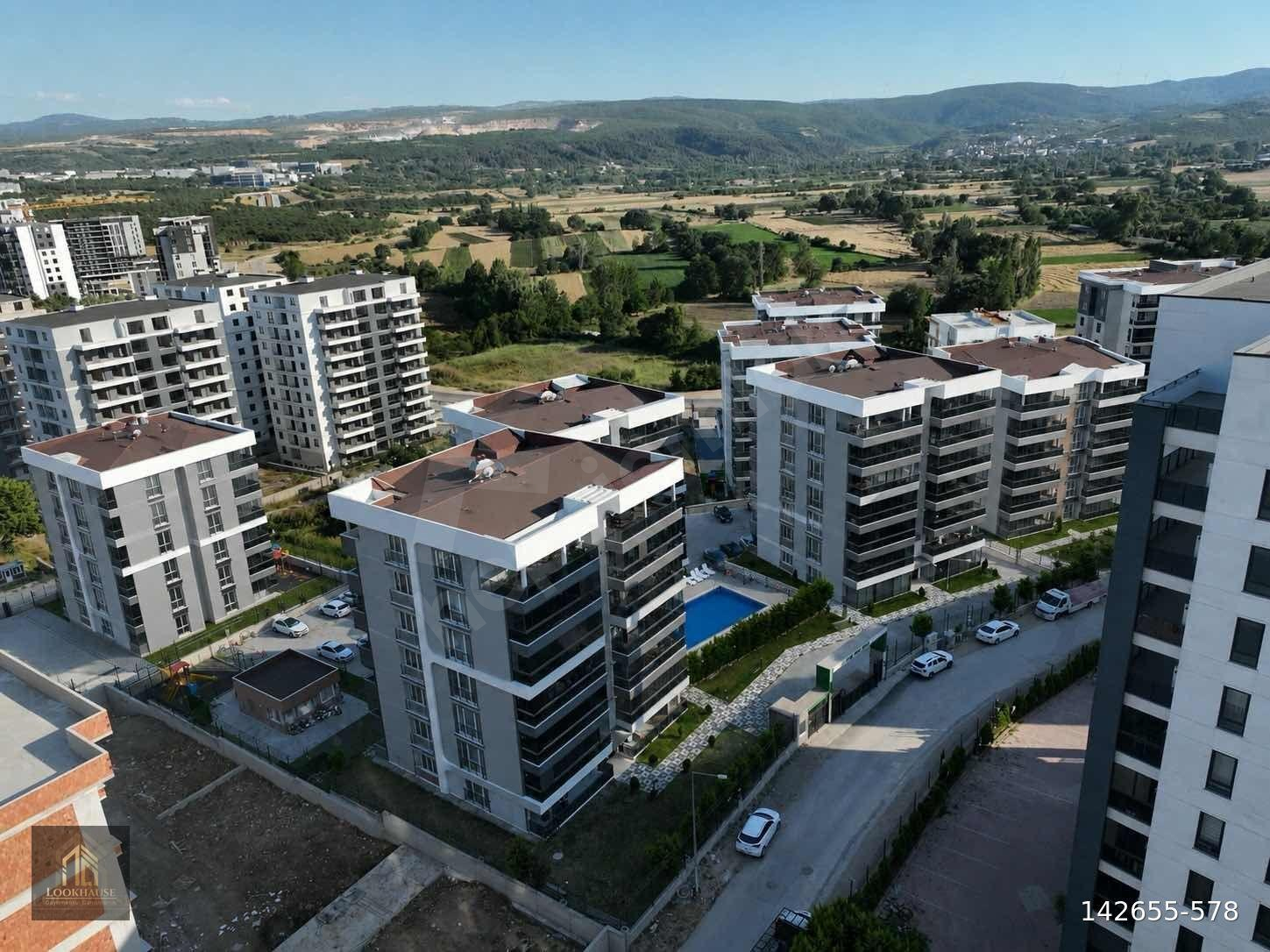 LOOKHAUSE HASANAĞA KIZILCIKLI SİTE İÇİ 3+1 SATILIK DAİRE ARA KAT