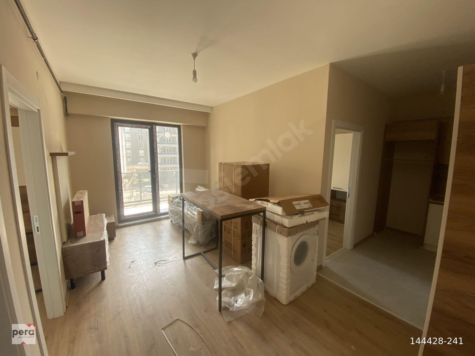 PERA’dan yeni binada site içerisinde güvenlikli sıfır eşyalı geniş 2+1 daire