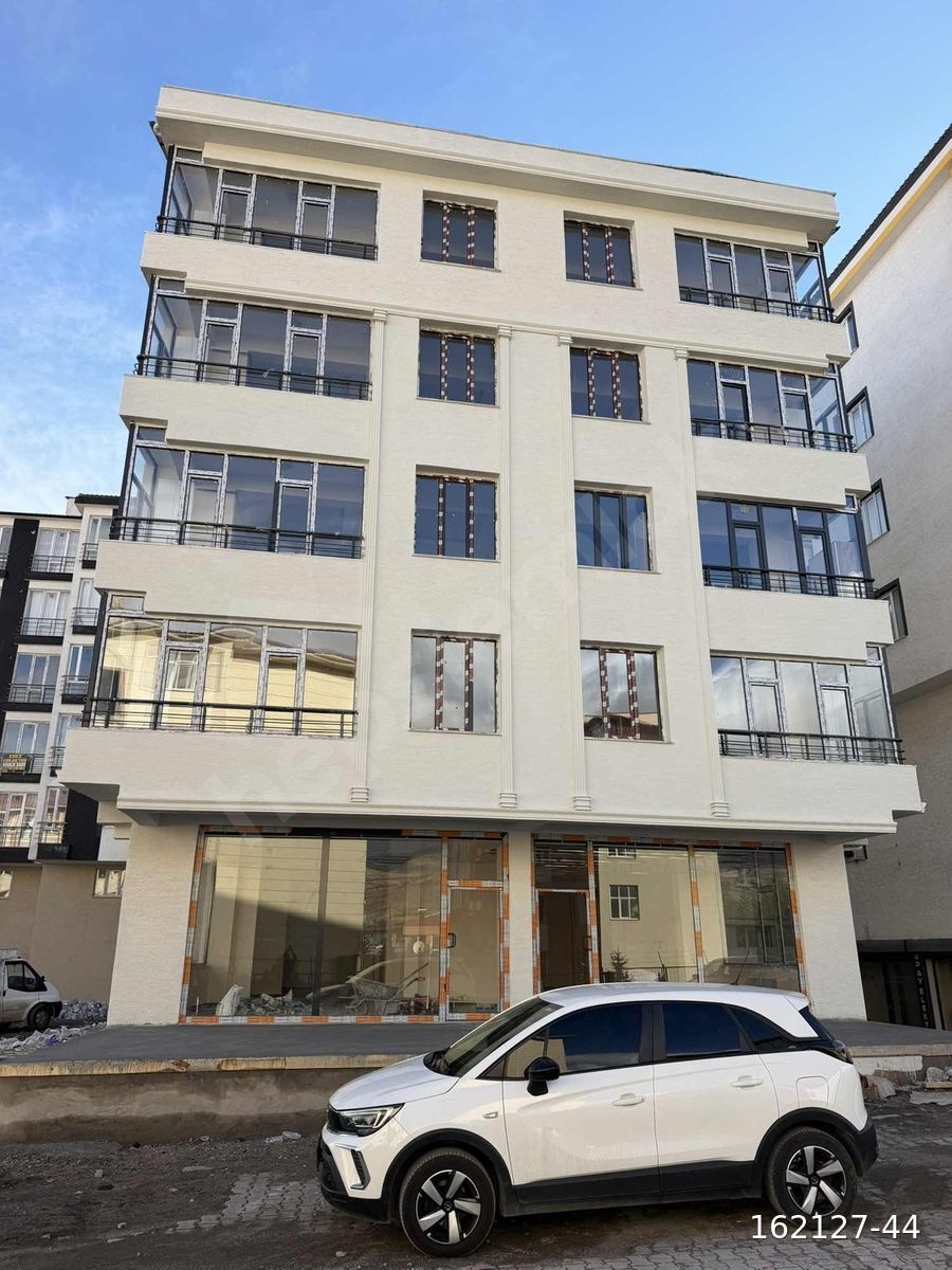 Tatvan Atatürk Lisesi Yanı Göl Manzaralı 2+1 Daire
