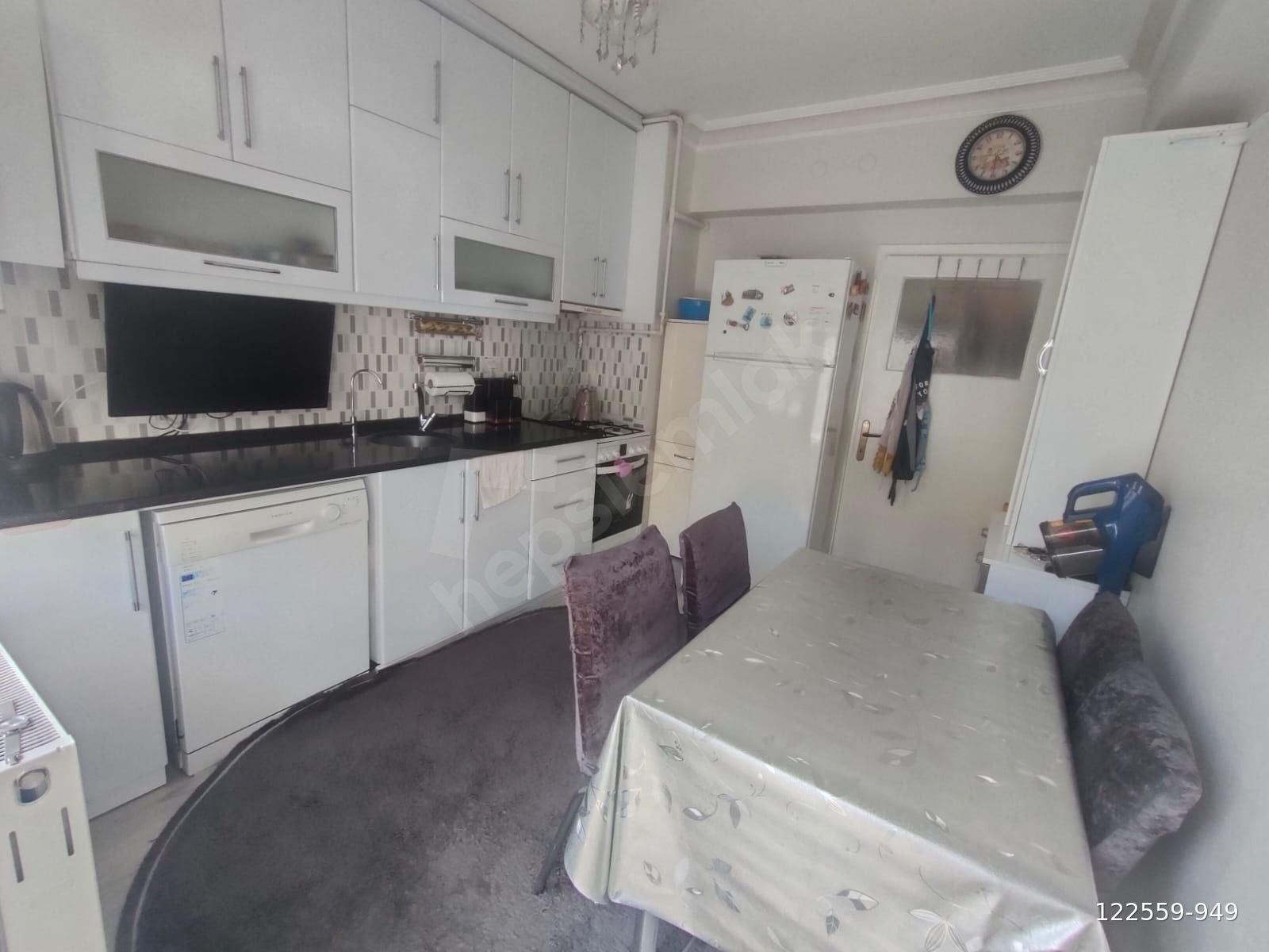PAZARTESİ PAZARI İÇİ 3+1 SATILIK DAİRE