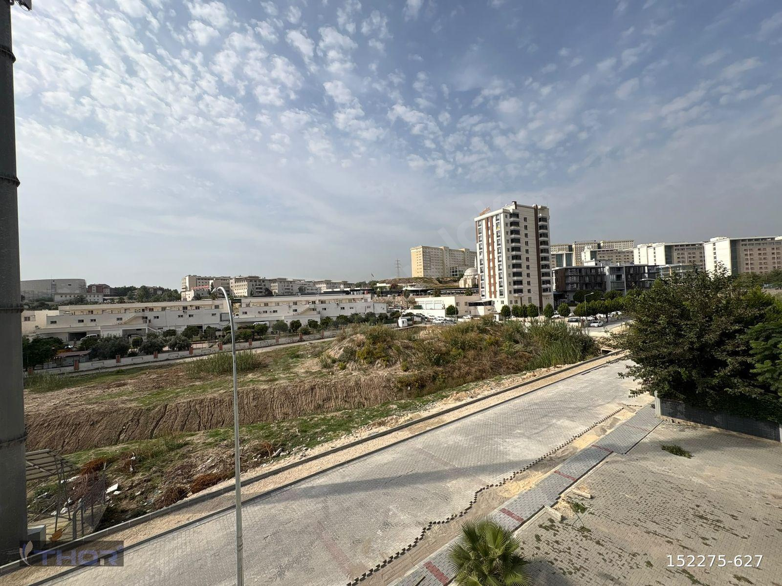 ÇiFTLiKKÖYDE 2+1 OLMAYA ADAY, 25 m² TERASLI, EŞYALI SATILIK 1+1