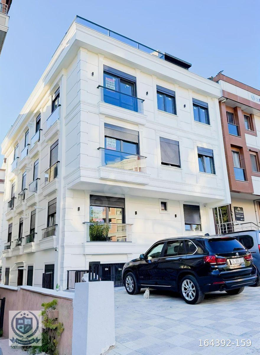 ATAŞEHİR/GÖZTEPE KÖPRÜSÜ 3 DK.Lokasyon 4+1 Şık Bahçe Katı !