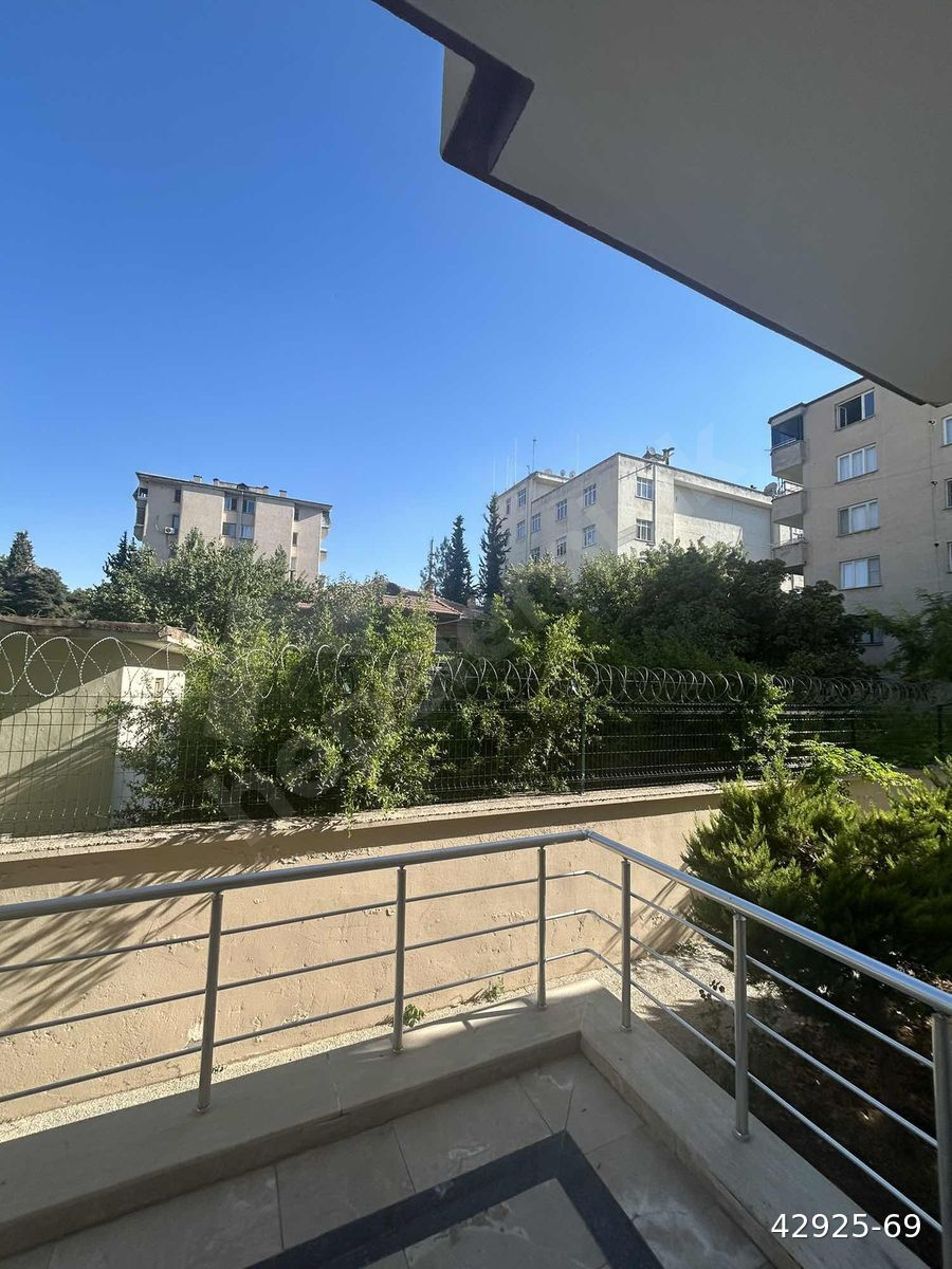 KAVAKLIK PARK YAKINI KİRALIK 2+1 MUTFAK AYRI KOMBİLİ YENİ BİNA