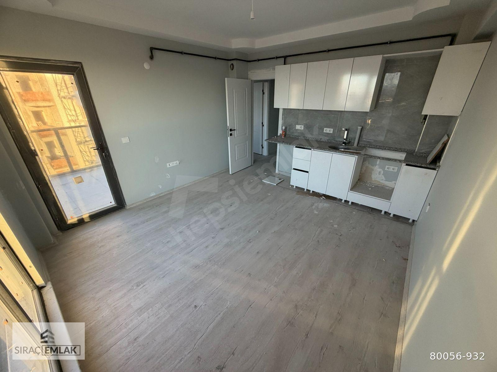 HİLLY HOTEL KARŞISI KORİDORLU ÇİFT ODADAN BALKONA ÇIKIŞLI 1+1