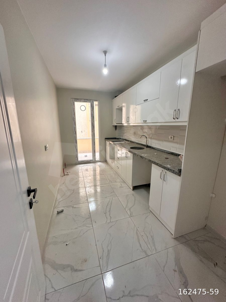 REŞİTPAŞA CADDE ÜZERİNDE 3+1 METROBÜSE 1 DK SIFIR ARA KAT