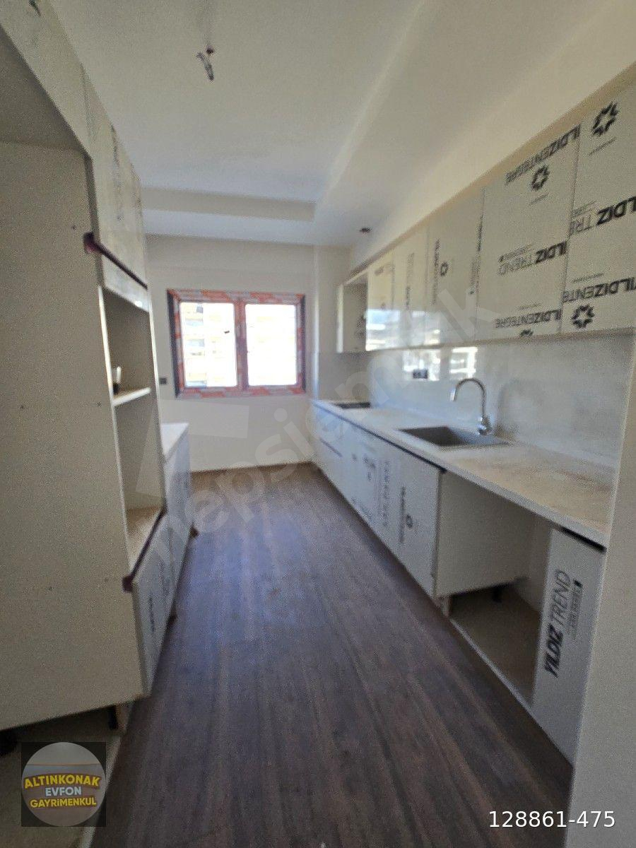 kiralık geniş 1+1 site içerisinde 60 metrekare oturuma hazır daire
