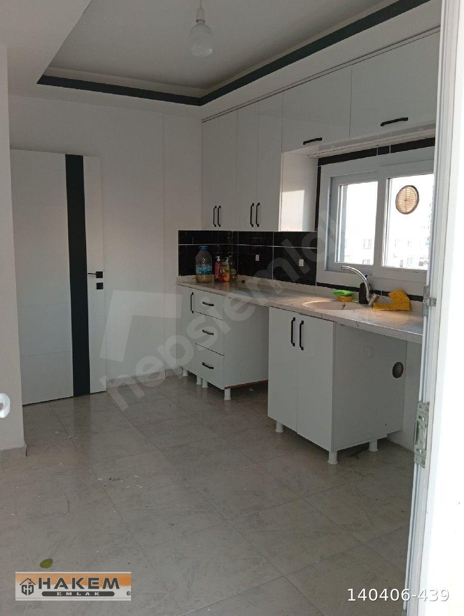 SARIÇAM ORHANGAZİ'DE BULVAR ÜZERİ 2+1 KAPALI MUTFAK KOMBİLİ KİRALİK DAİRE