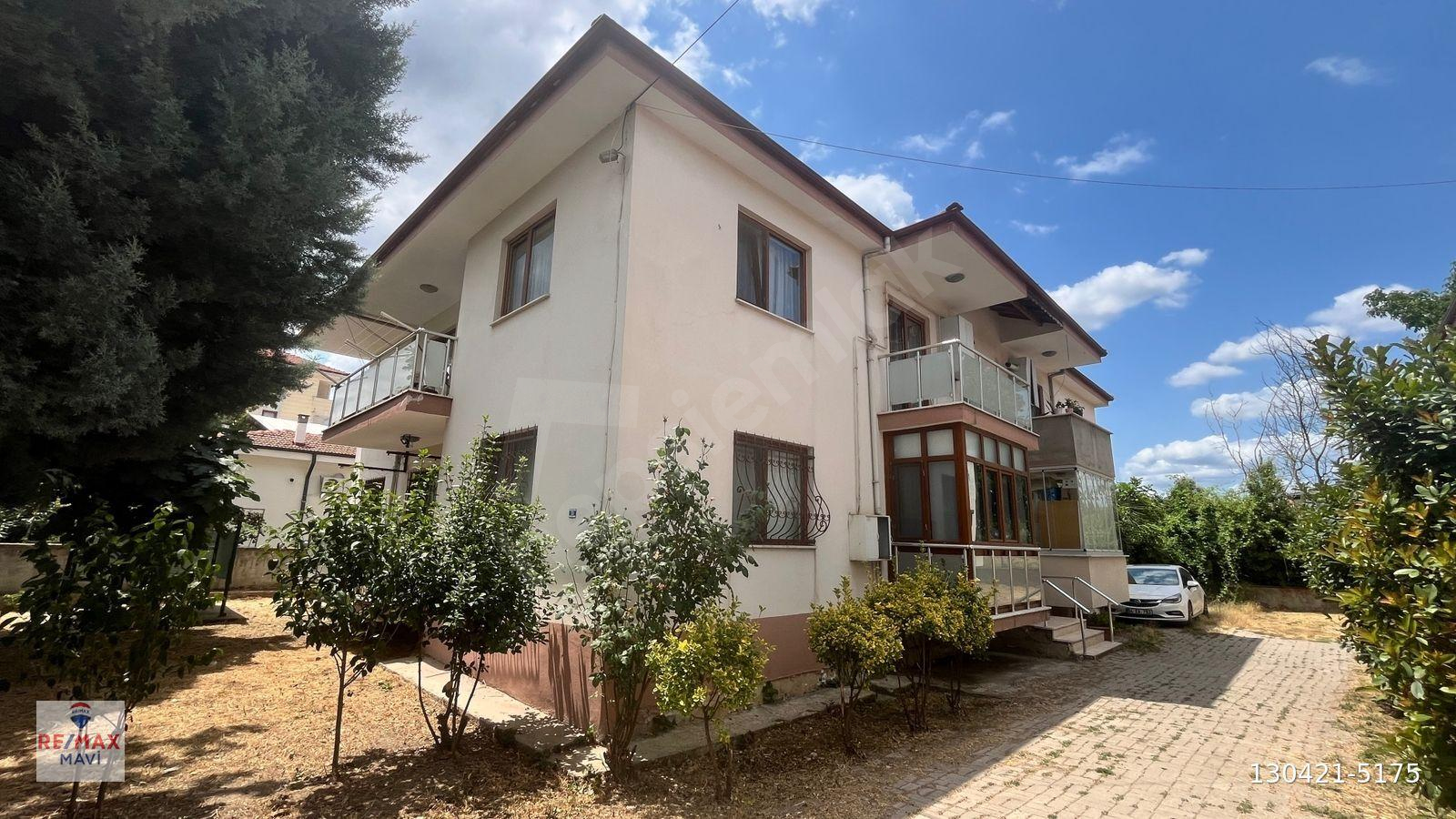 REMAX MAVİDEN ARİFİYE MERKEZDE EŞYALI 3+1 KİRALIK DAİRE