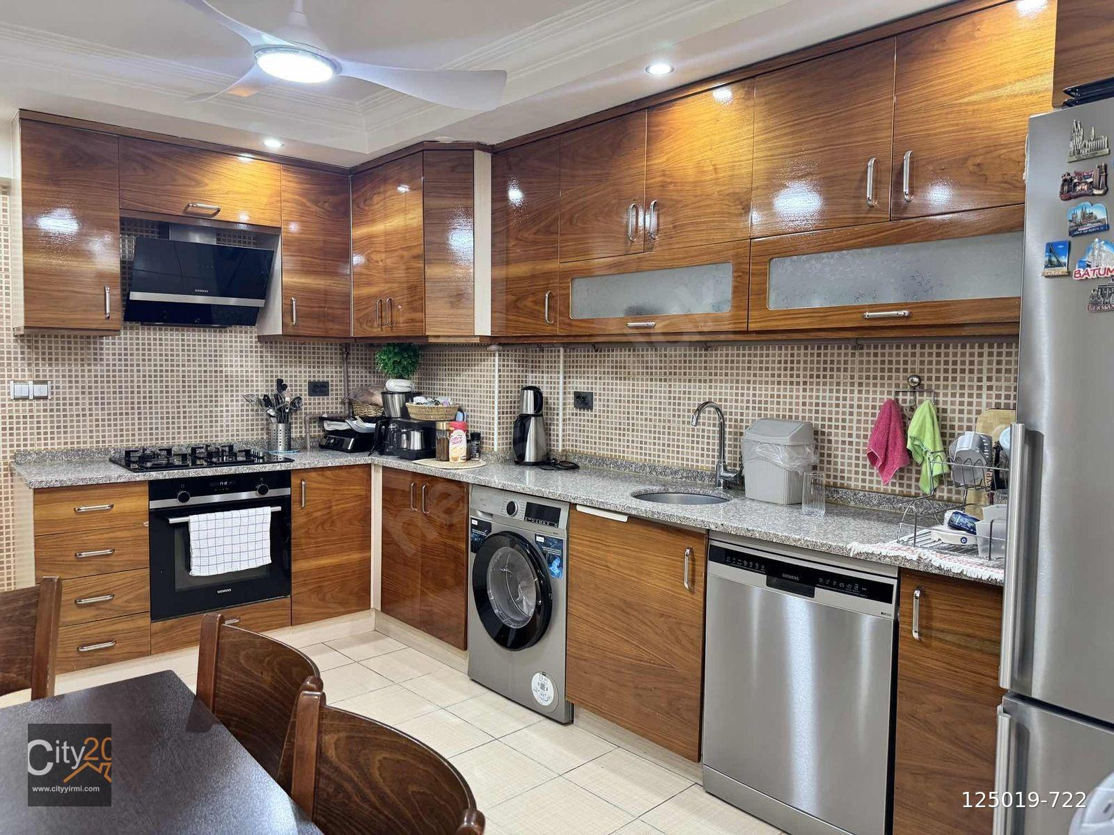 DEĞİRMENÖNÜ MAHALLESİNDE 250 m² GENİŞ KULLANIMLI ÇİFT DAİRE
