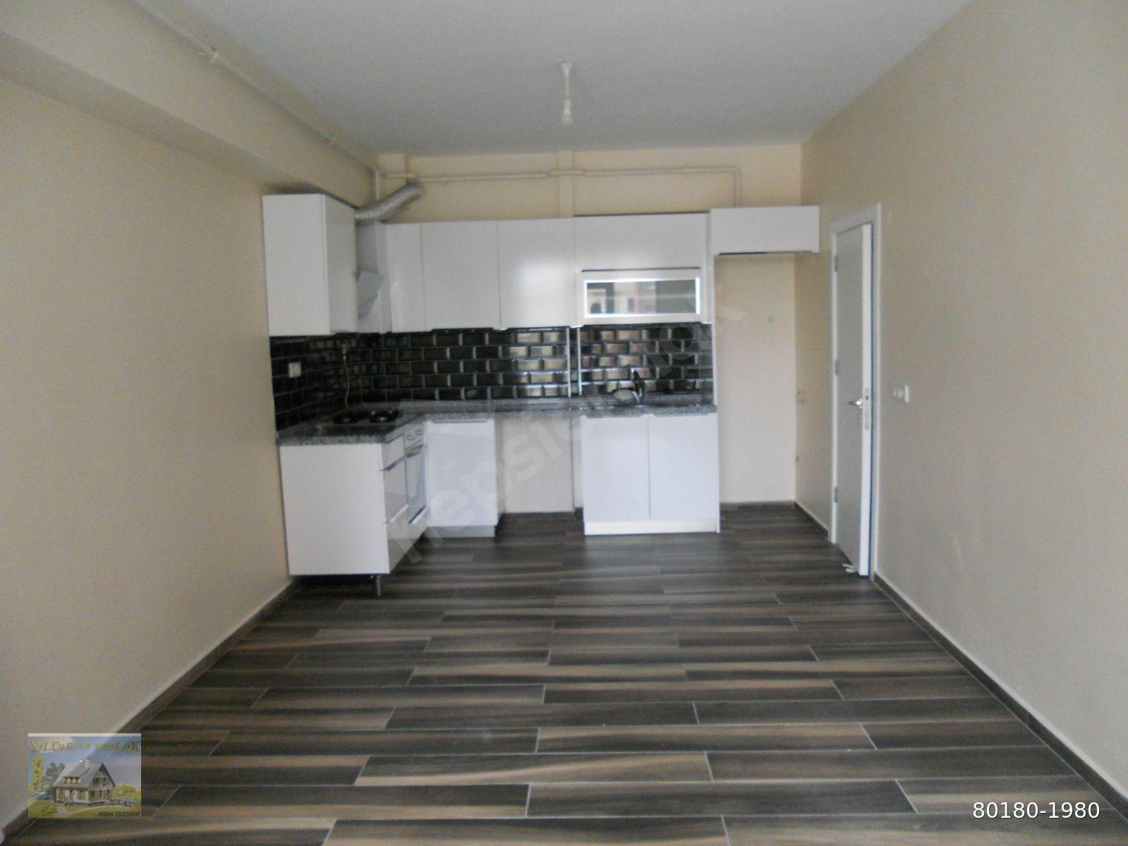 ATATURK CADDESİ ÜZERİNDE 2+0 BAKIMLI DAİRE KİRALIKTIR