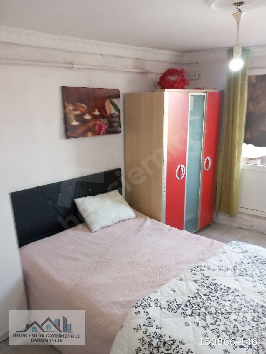 yedikulede 3.kat 1+1 eşyalı,kombili,balkonlu,geniş.daire öğrencilere bekarlara ve yabancılarada olur