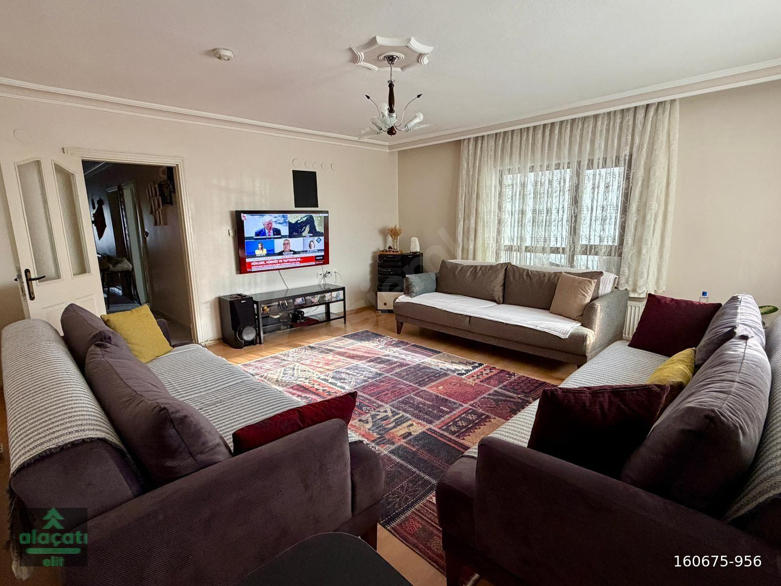 ALAÇATI'DAN CADDEYE YAKIN MERKEZİ LOKASYONDA 3+1 FERAH DAİRE