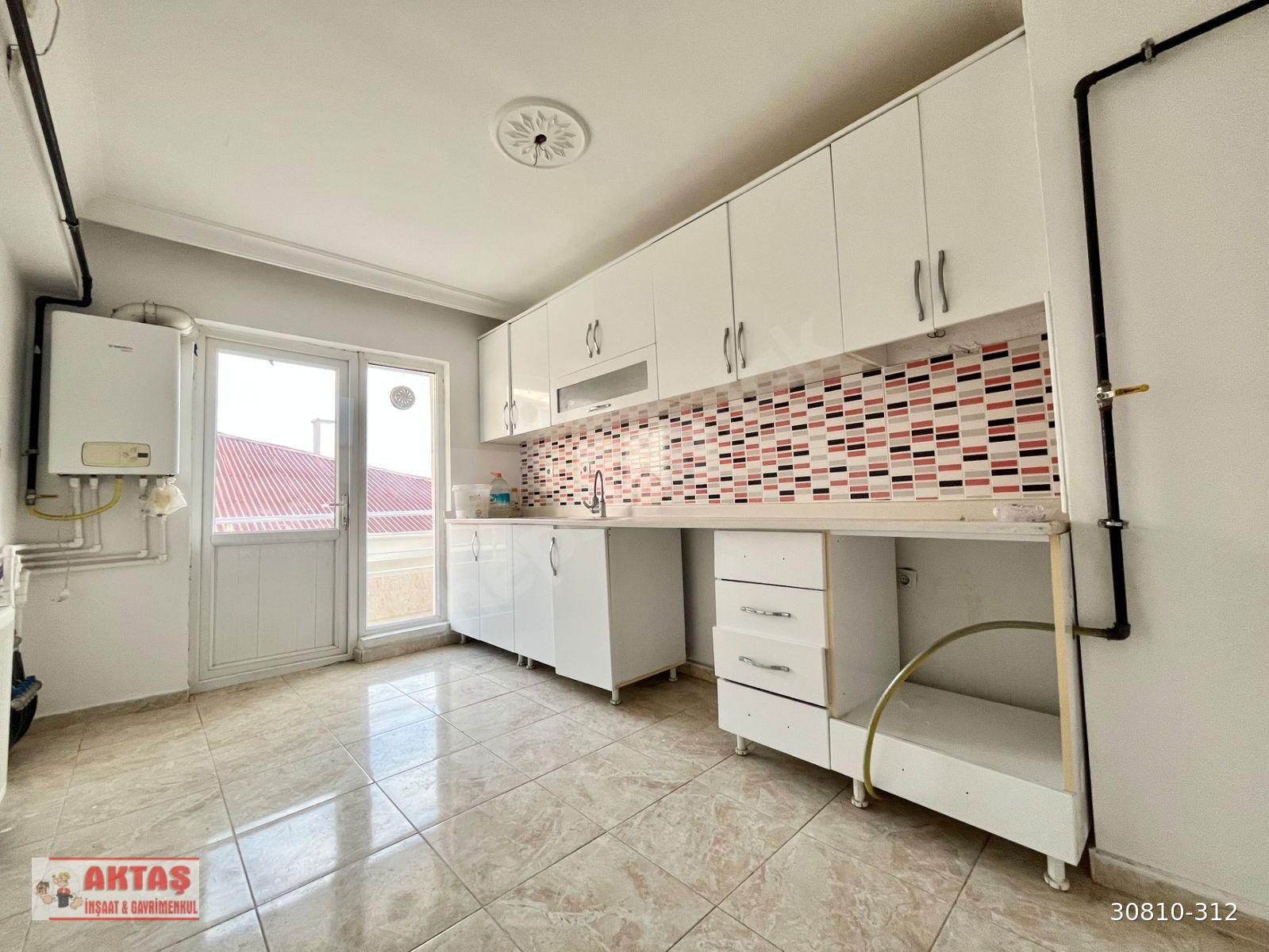 HOCALI CADDE YAKINI ASANSÖRLÜ İSKANLI YENİ BİNADA KÖK TAPU ÇİFT BANYO 4+1 DUBLEX