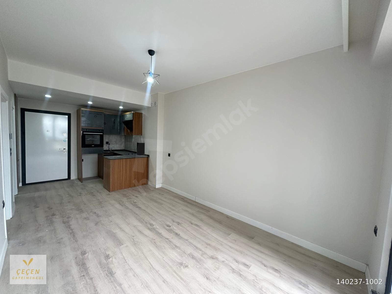 ÇEÇEN'DEN UYSAL GLORİA.'DA HAVUZ CEPHELİ KİRALIK 1+1 DAİRE