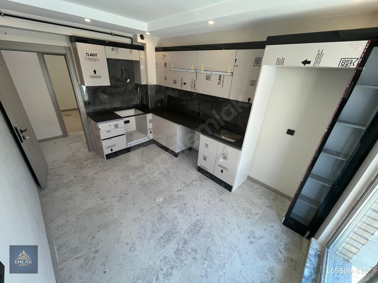 ŞARHÖYÜK MAHALLESİ ÖZEL GARAJLI SATILIK 2+1 DAİRE YBS-8