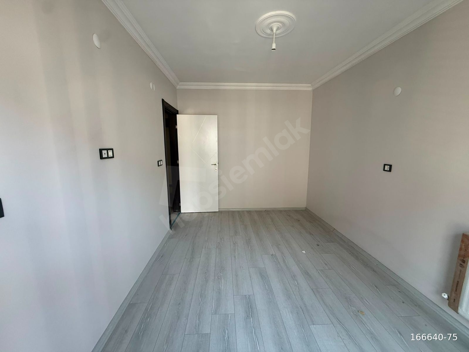 CUMHURİYET MAHALLESİN'DE ARA KAT 2+1 SIFIR DAİRE