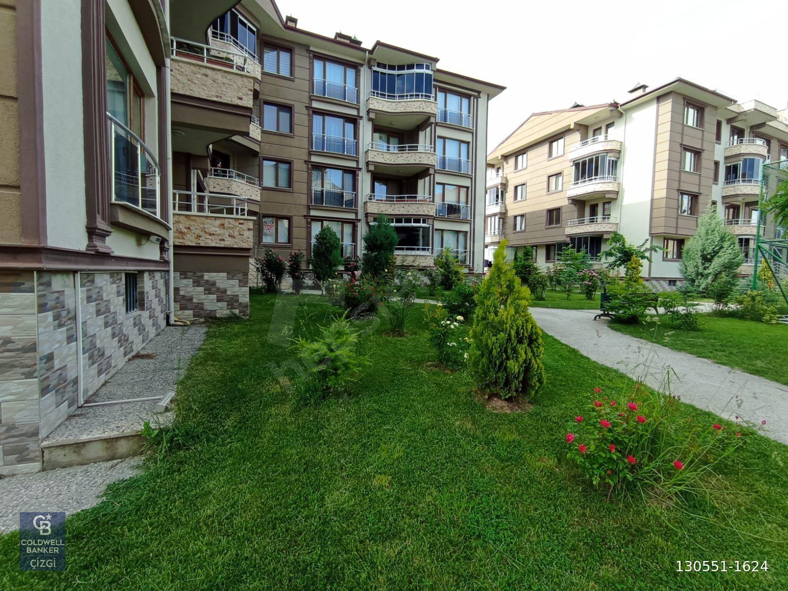 Zafertepe Mahallesi Simkent Sitesinde Satılık 4+1 Lüks Daire