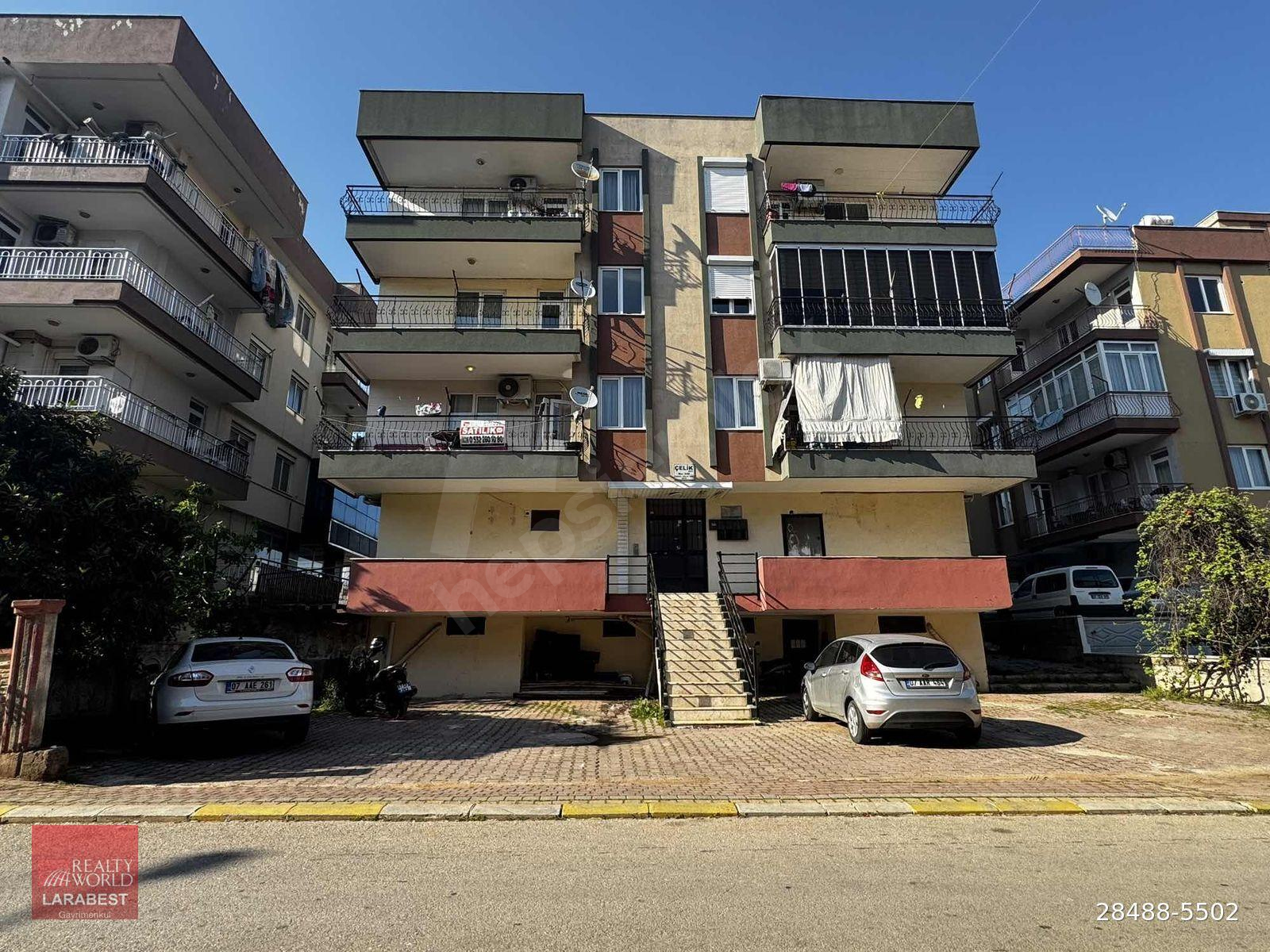 Karşıyakada Merkezi Konumda 2+1 Tramvay Karşısı Otoparkı Var