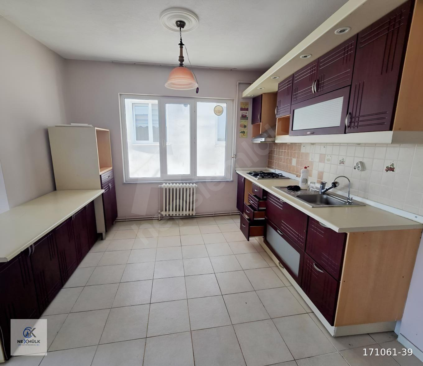 OMURTAK CADDESİNE CEPHE EV-OFİS İÇİN UYGUN 2+1 KİRALIK DAİRE