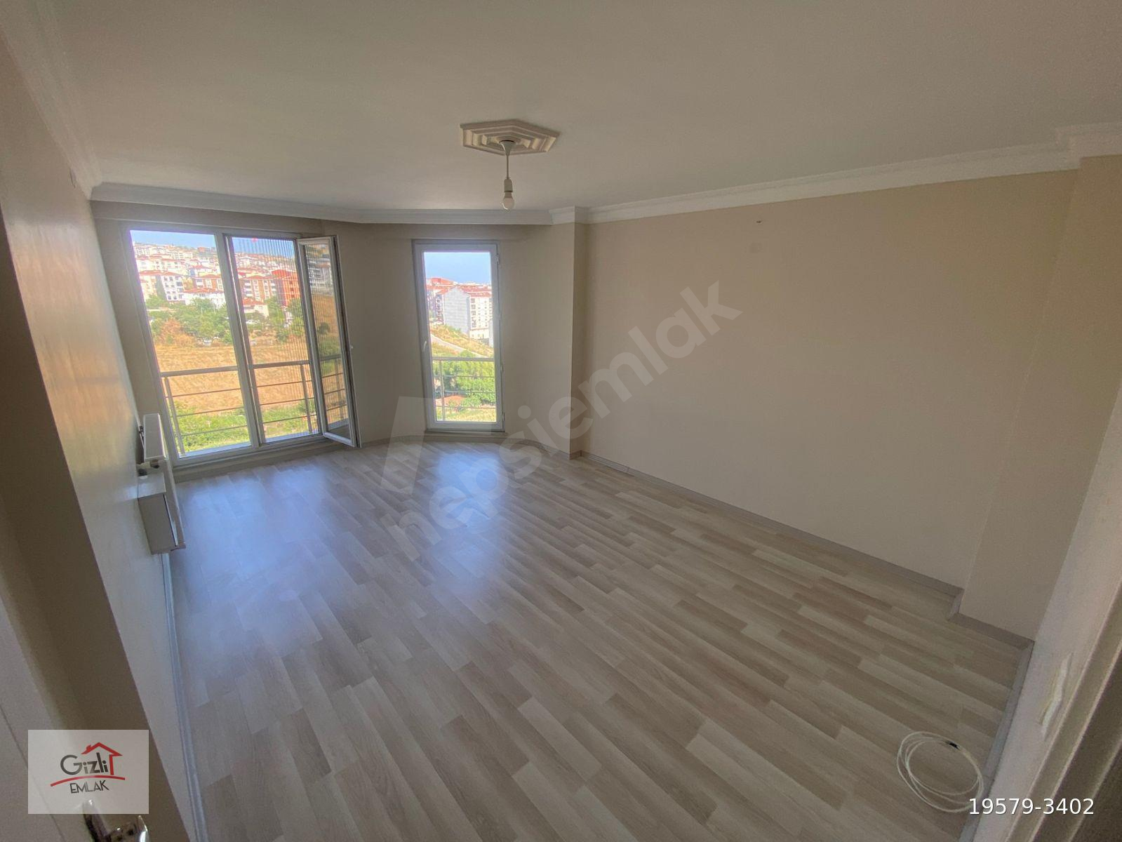 GİZLİ EMLAK'TAN SALIPAZARI ÜSTSOKAĞI ASANSÖRLÜ,BALKONLU,2+1DAİRE