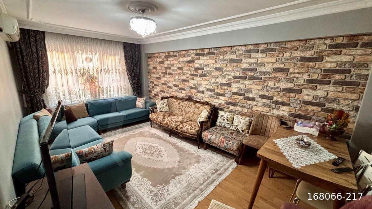 PRESTİJ GRUPTA ORTABAĞLARDA ANAYOLUN DİBİ METROYA YAKIN BALKONLU 3+1 12 YILLIK ACİL SATILIK DAİRE