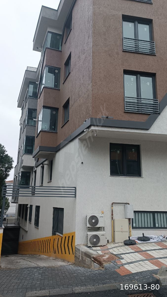 Sitede Satılık Sıfır Daire 3+1 Metro Yanında