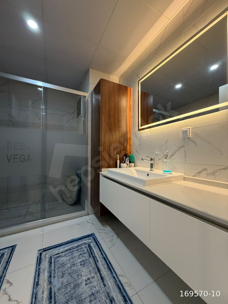 ŞEMİKLERDE CADDE ÜZERİ SATILIK EBEVEYN BANYOLU 3+1 LÜX
