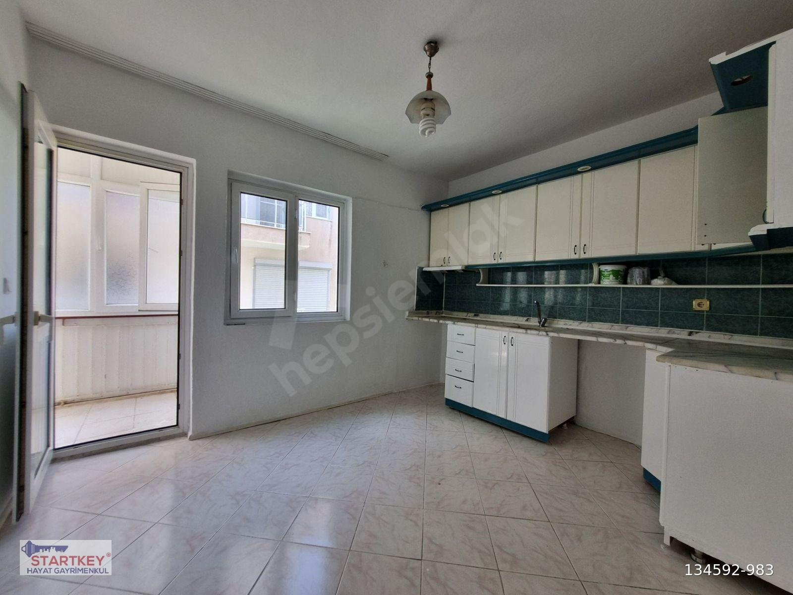KUŞADASI DAVUTLAR MERKEZDE KİRALIK AYRI MUTFAK 2+1 DAİRE