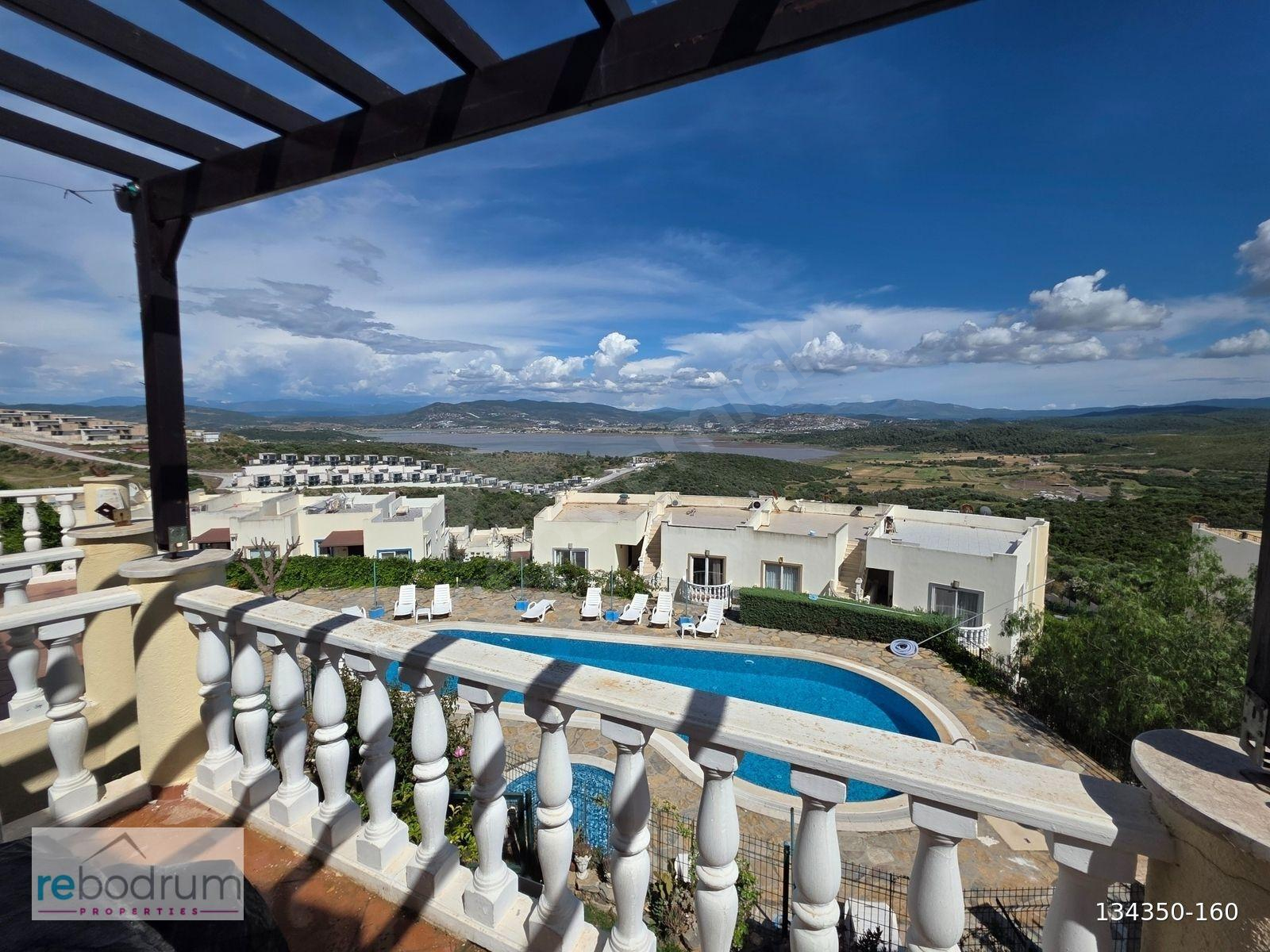 Bodrum Adabükü Turkuaz Sitesi Manzaralı Ebeveyn Banyolu 2+1Daire