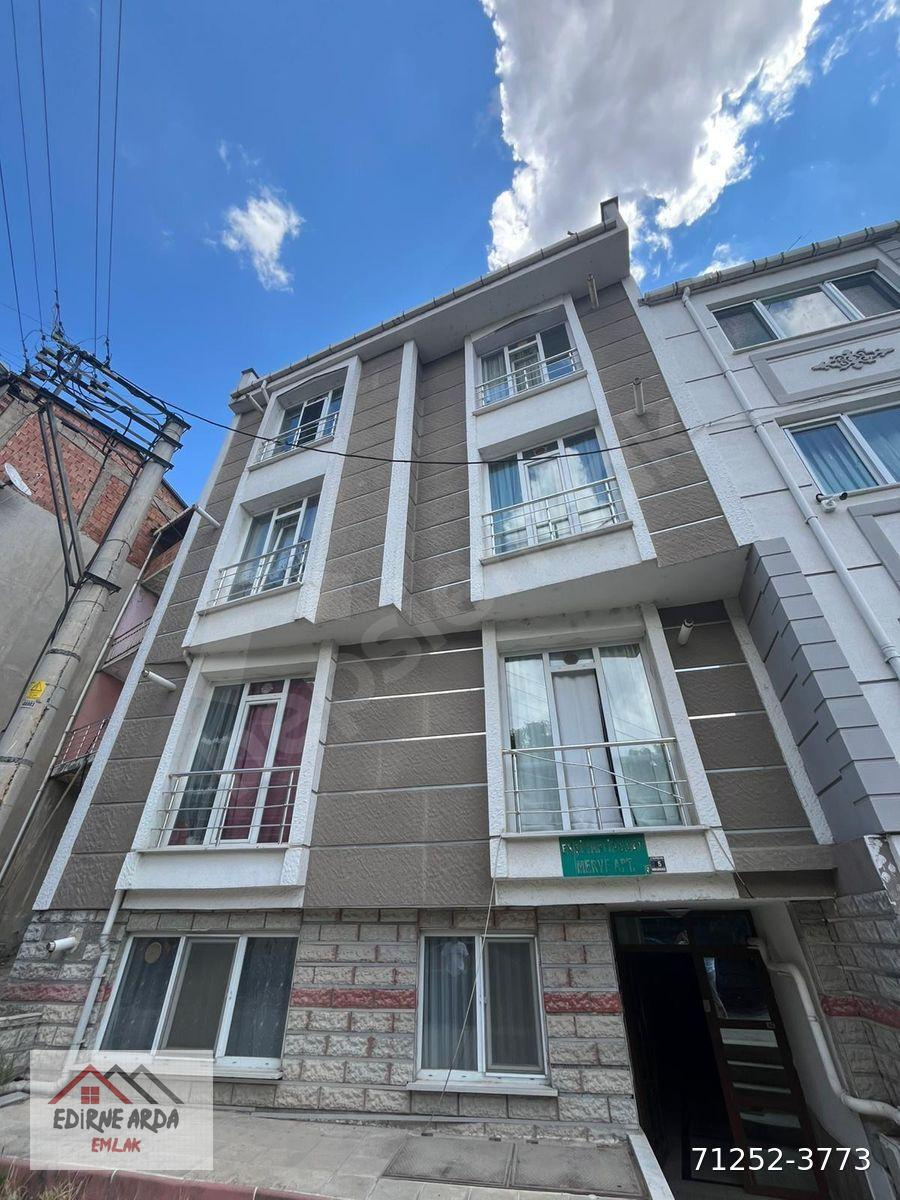 Arda Emlak Ofisin’den Eski İstanbul caddesi Yakını Ara Kat Yatırımlık Daire