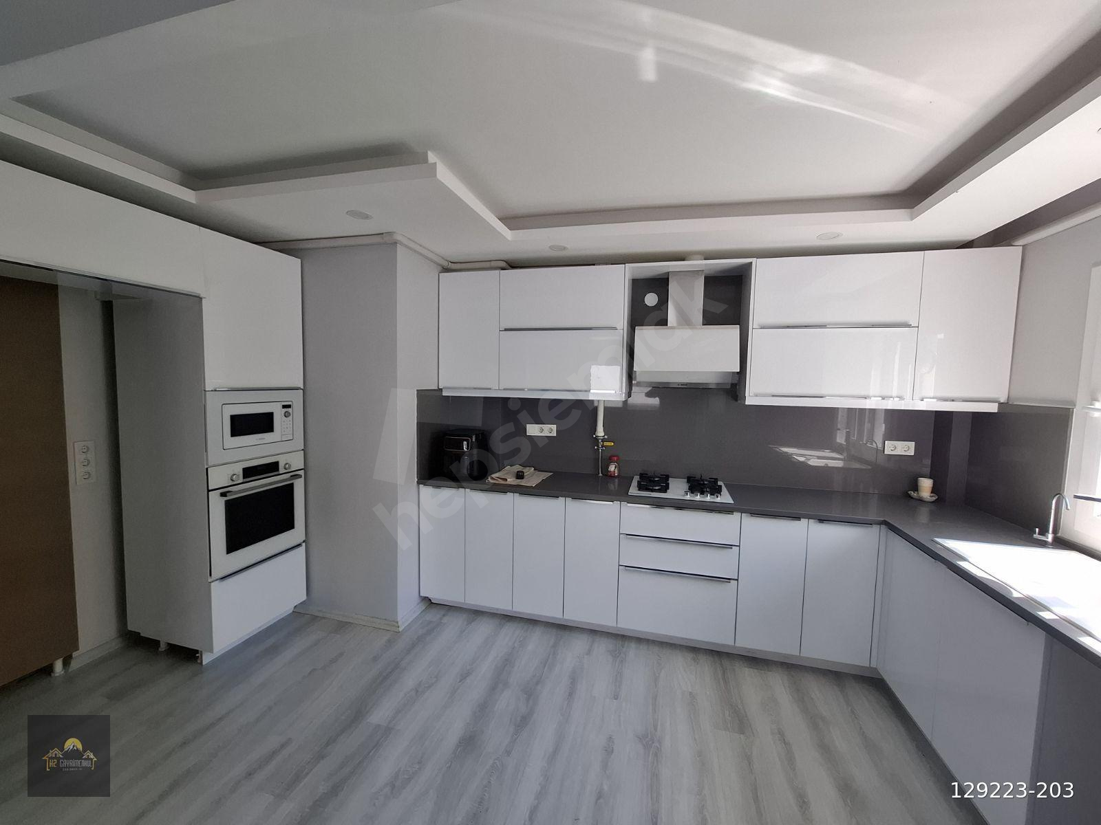 KUŞADASI EGE MAHALLESİNDE SATILIK MASRAFSIZ 3+1 DAİRE