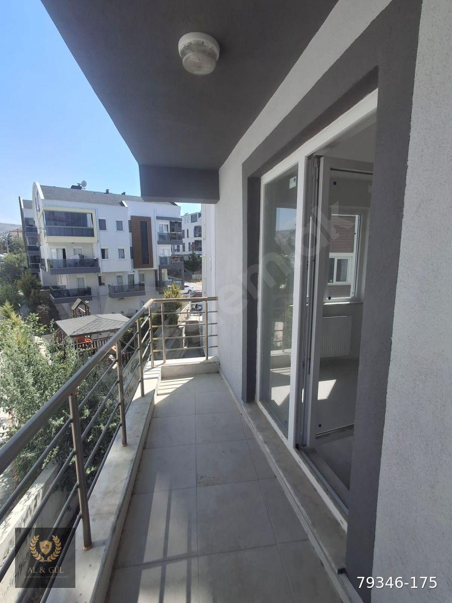 EMEK MAHALLESİNDE ARA KAT FIRSAT BALKONLU APART DAİRE