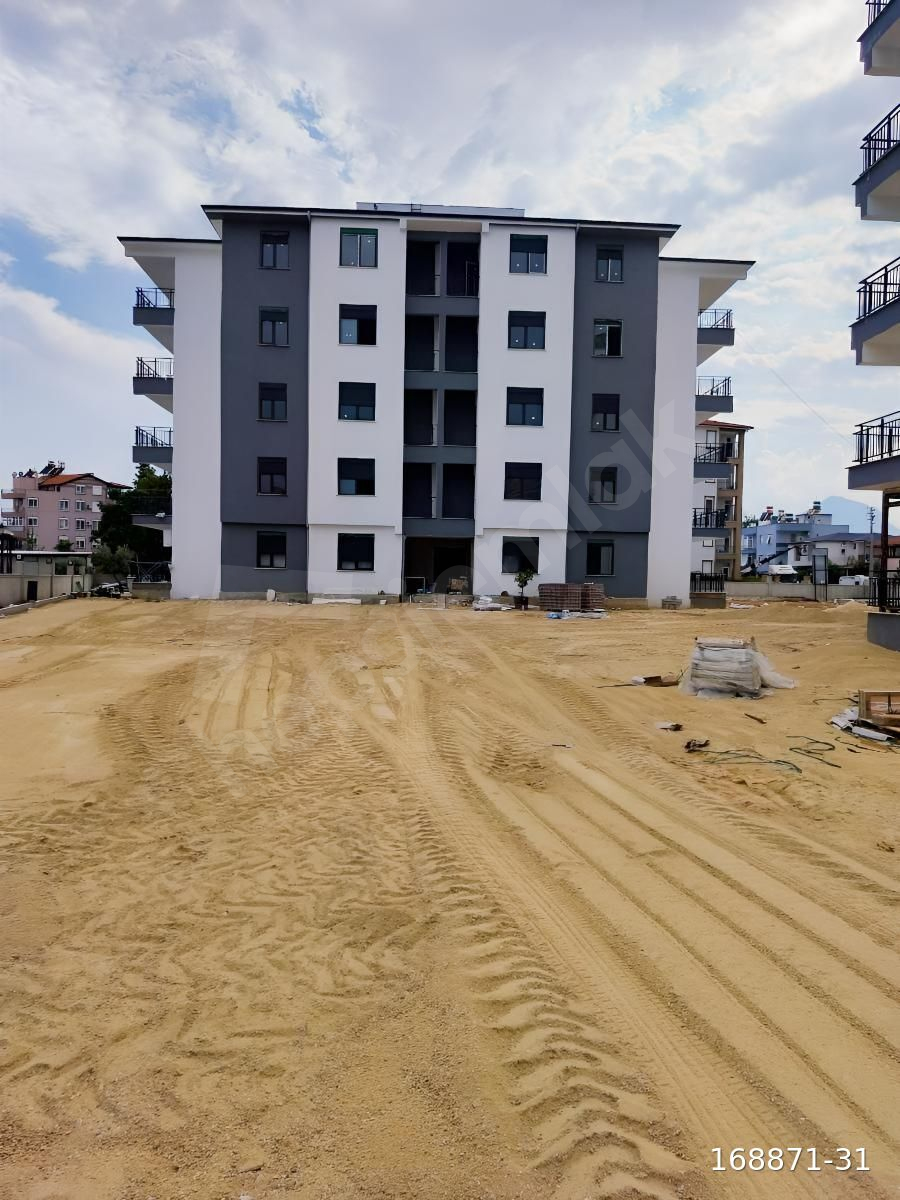 DÖŞEMEALTI BAHÇEYAKA SİTE İCERİSİNDE 2+1