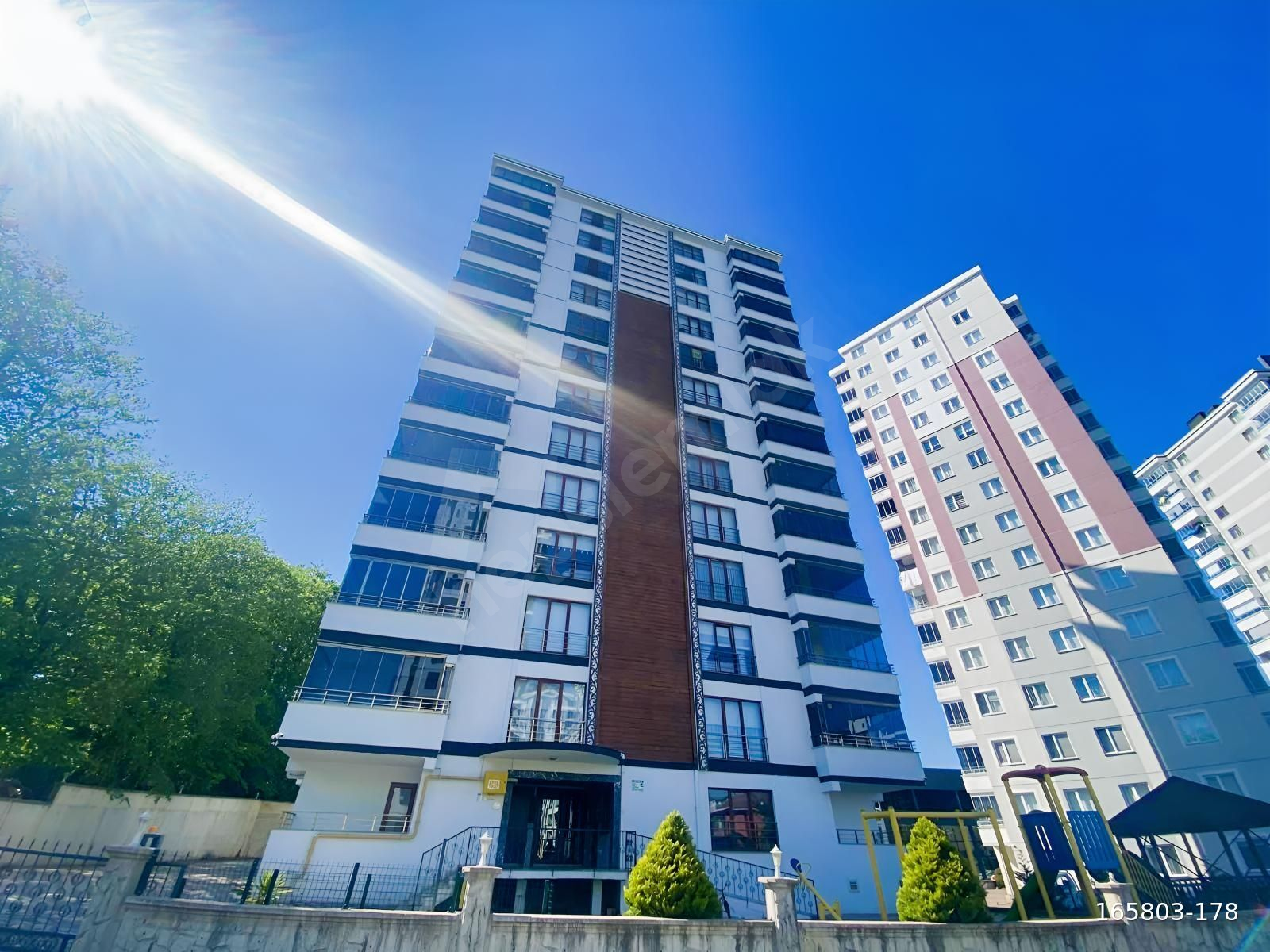 CİHANGİR EMLAKTAN DOLUNAYIN MERKEZİNDE 3+1 SATILIK DAİRE