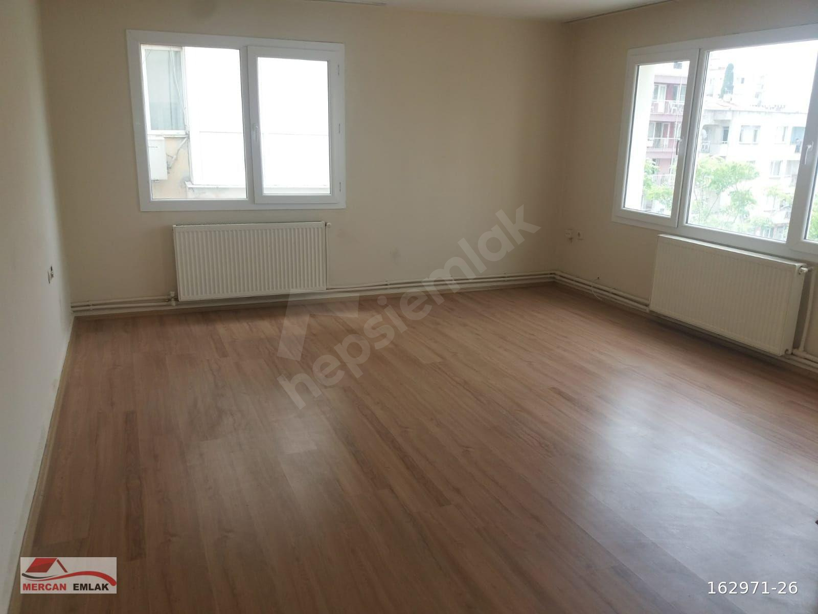 Bornovada Satlık Daire Üç Artı Bir