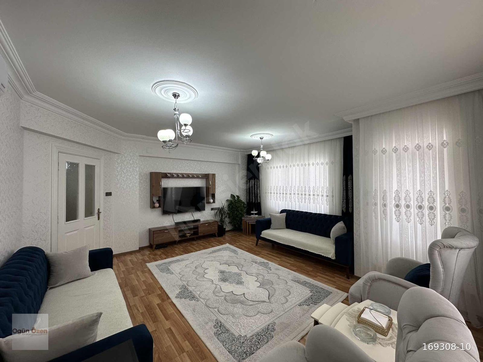 OGÜN ÖZEN'DEN ŞAHİNTEPE'DE 3 CEPHELİ SATILIK ARAKAT 3+1 DAİRE