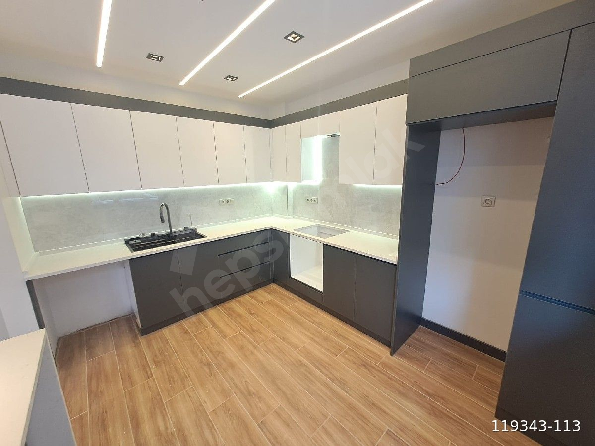 Uysal emlaktan satılık ultra lüks bakımlı 3+1 yüksek giriş kat.