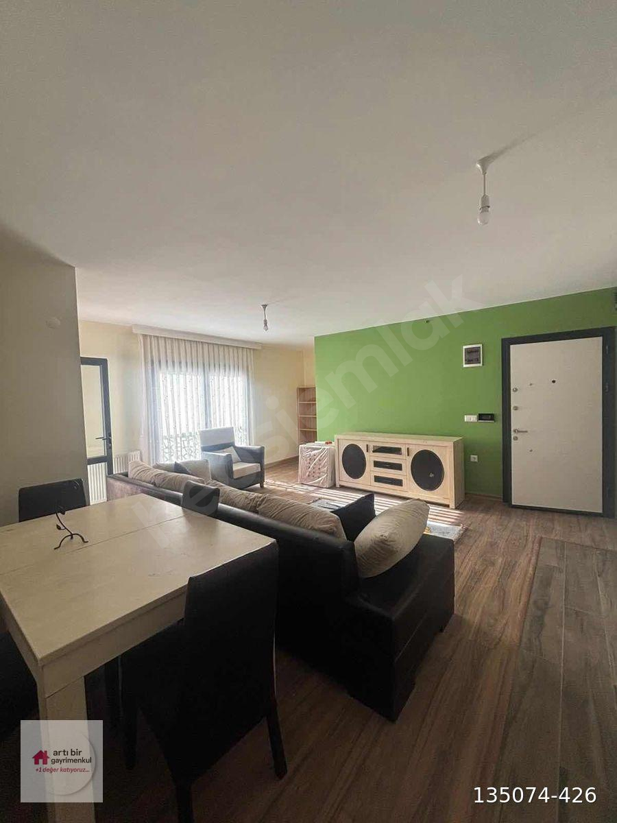 Kayışdağ Merkezde Kiralık Eşyalı 1+1 Daire