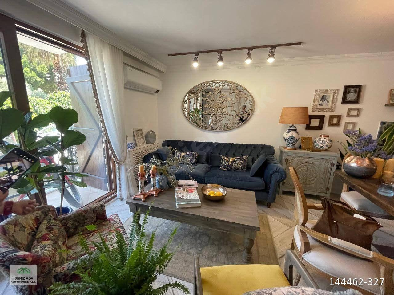 Kuşadası Marina'da 2+1 Eşyalı Satılık Lüx Dublex Daire