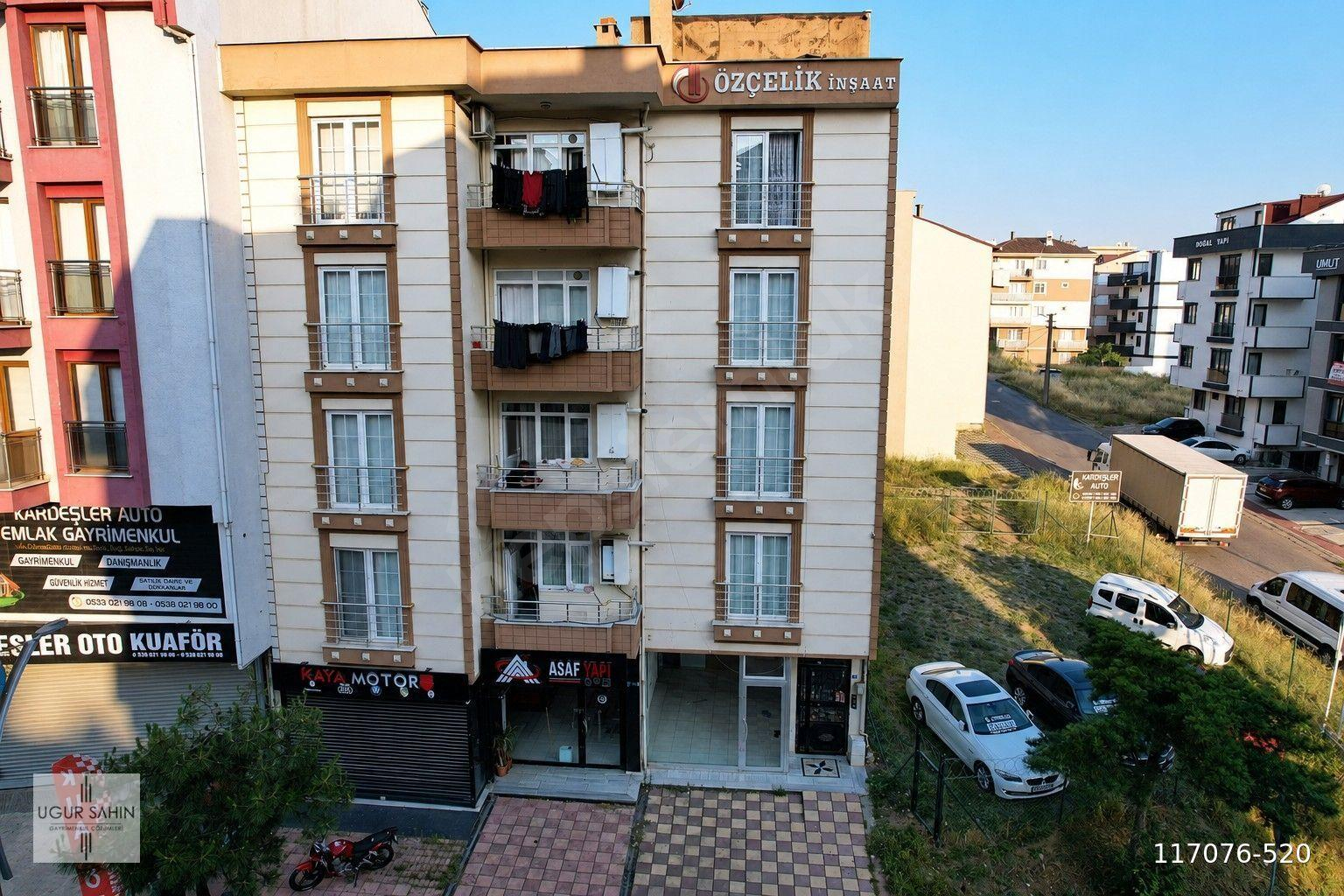 UĞUR ŞAHİN'DEN ÇAYIROVA'DA 140M2 CADDE ÜSTÜ 3+1 FIRSAT DAİRE