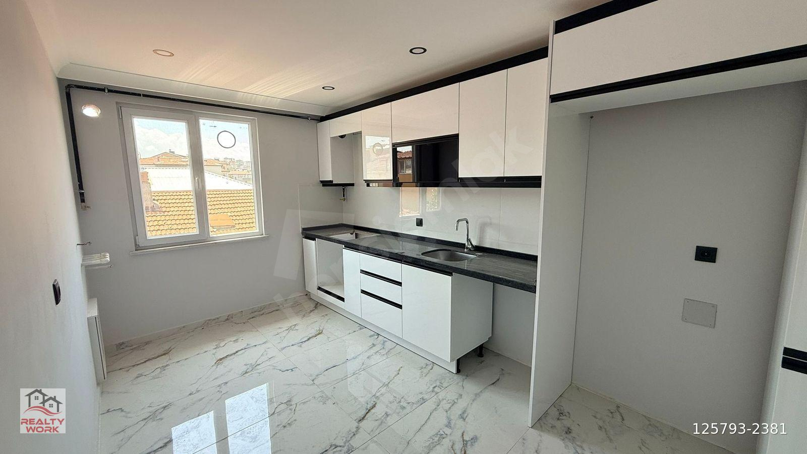MARMARAYA YÜRÜME MESAFESİNDE DEĞERLİ KONUMDA 2+1 ŞIK GENİŞ DAİRE
