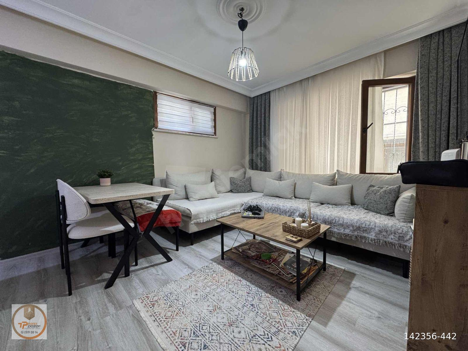 İÇERENKÖY'DE METROYA YAKIN ARA KAT 2+1 SATILIK DAİRE